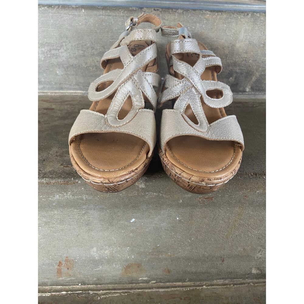 B.O.C. Jayna Strappy Gold leather slingback wedge sandal - Picture 5 of 8
